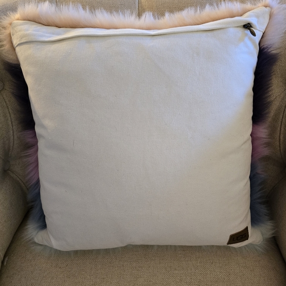 Beautiful UGG 22 X 22 Faux Fur Pillow - Picture 3 of 7